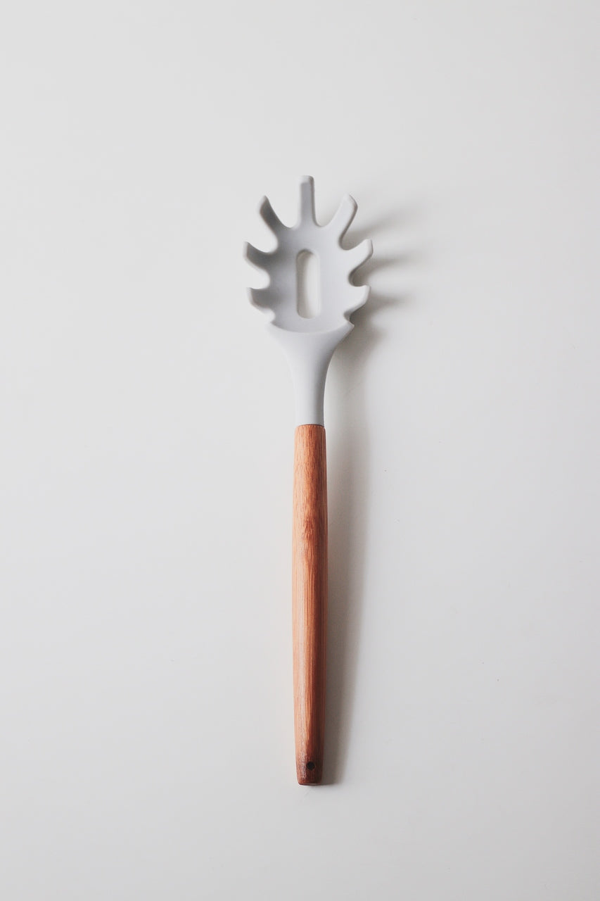 Pegador de Massa de Silicone com Cabo de Bambu