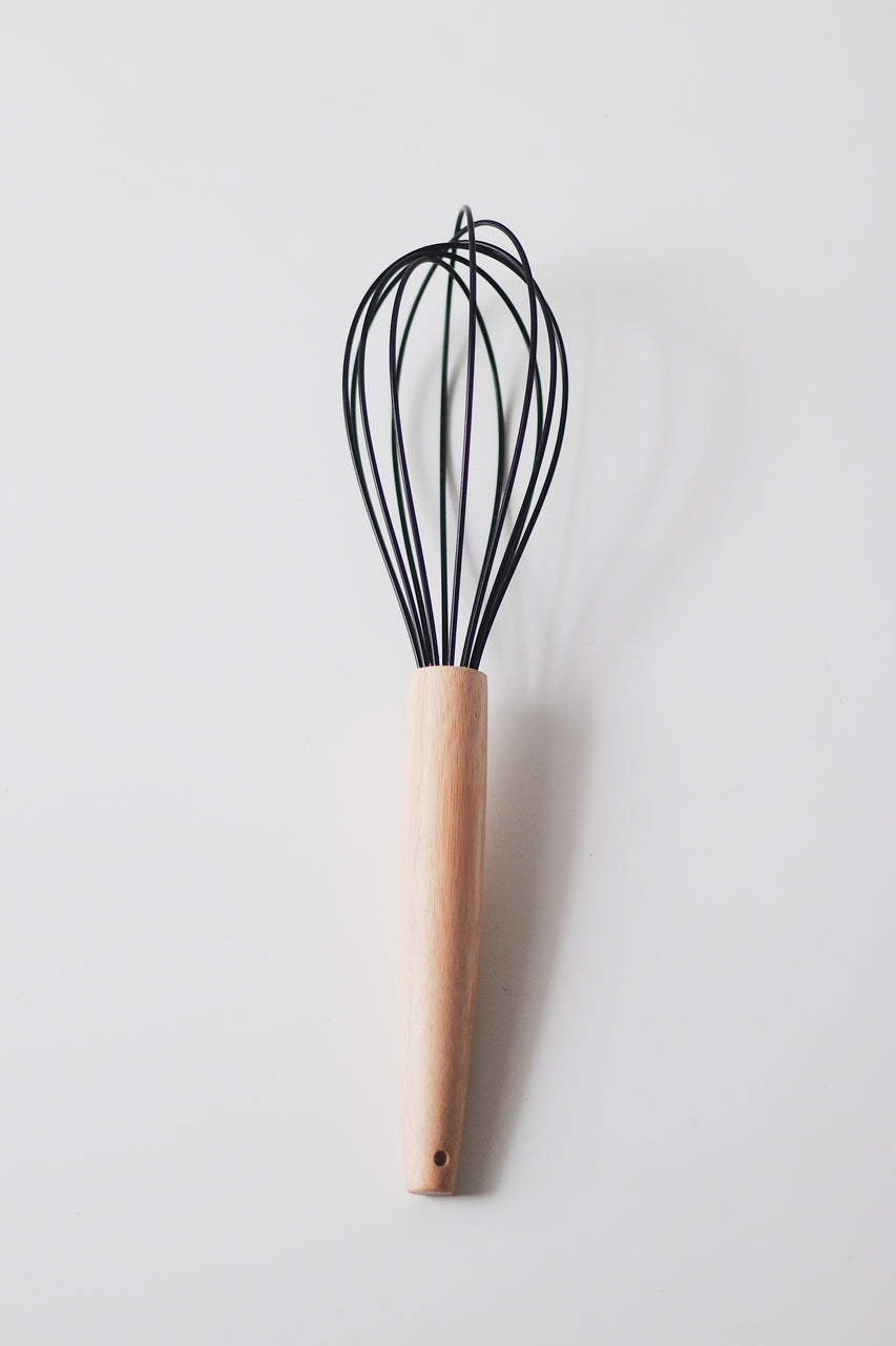 Batedor de Silicone com Cabo de Bambu