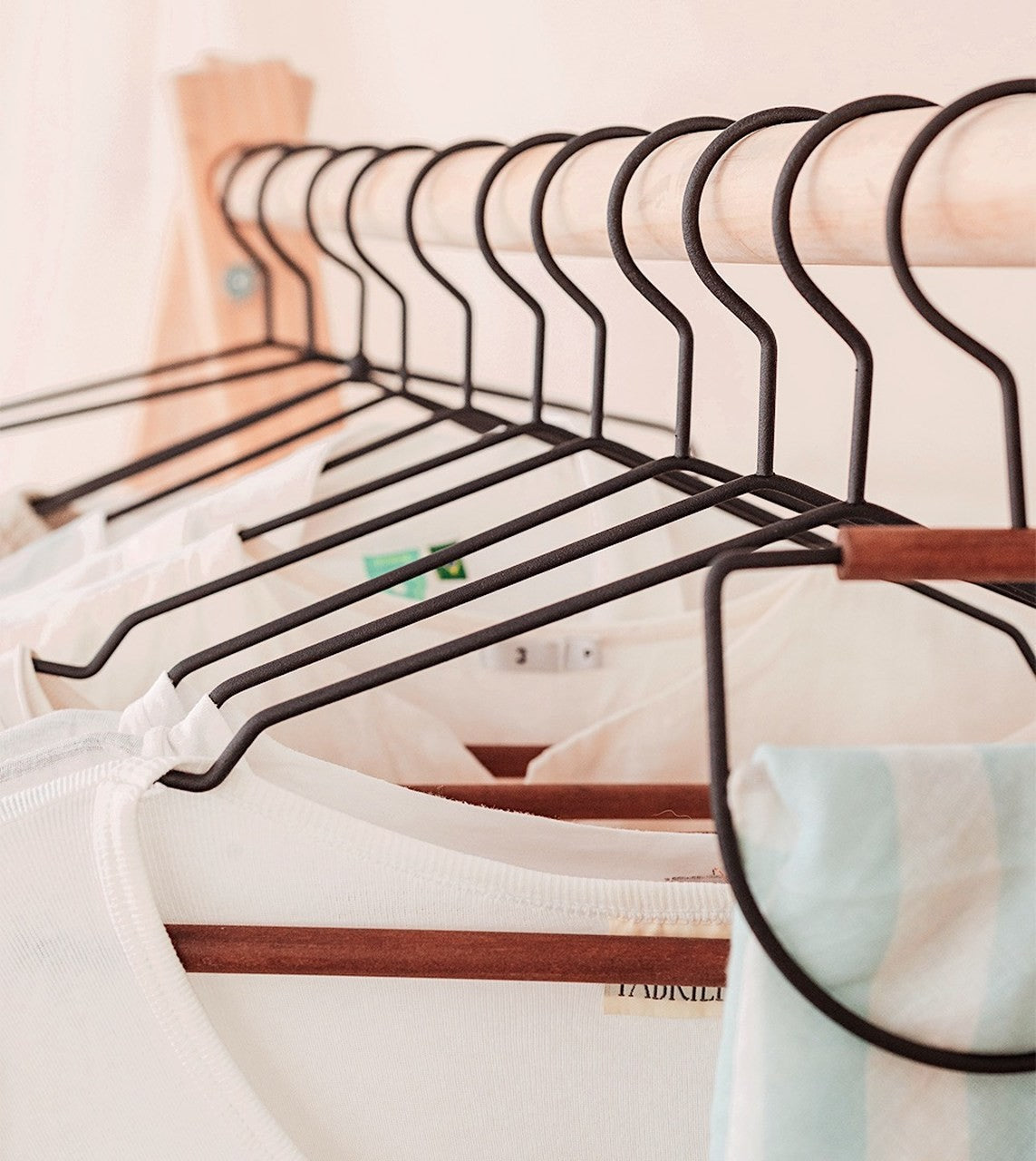 Kit Cabide Minimalista para Roupas - 2 Peças