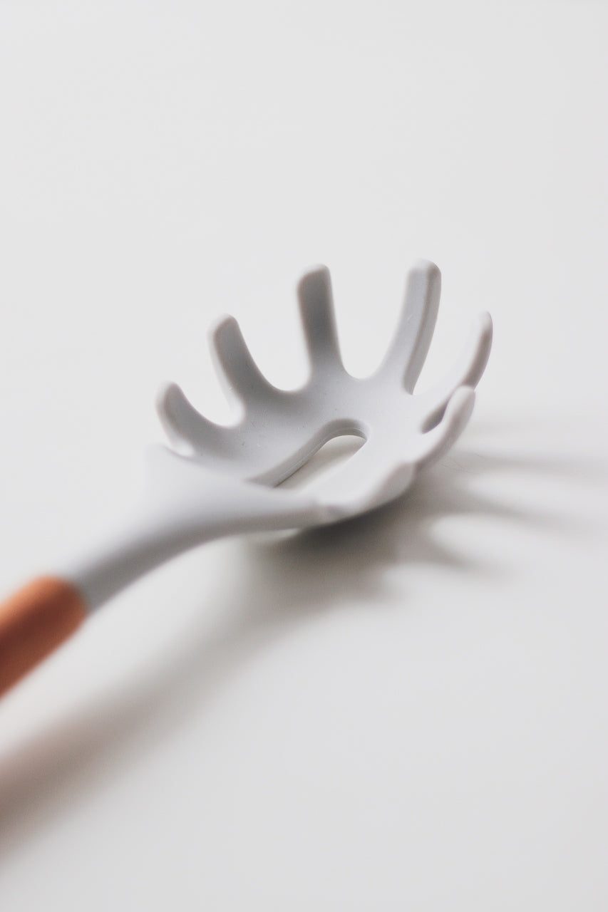 Pegador de Massa de Silicone com Cabo de Bambu