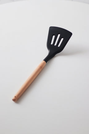 Espátula Vazada de Silicone com Cabo de Bambu
