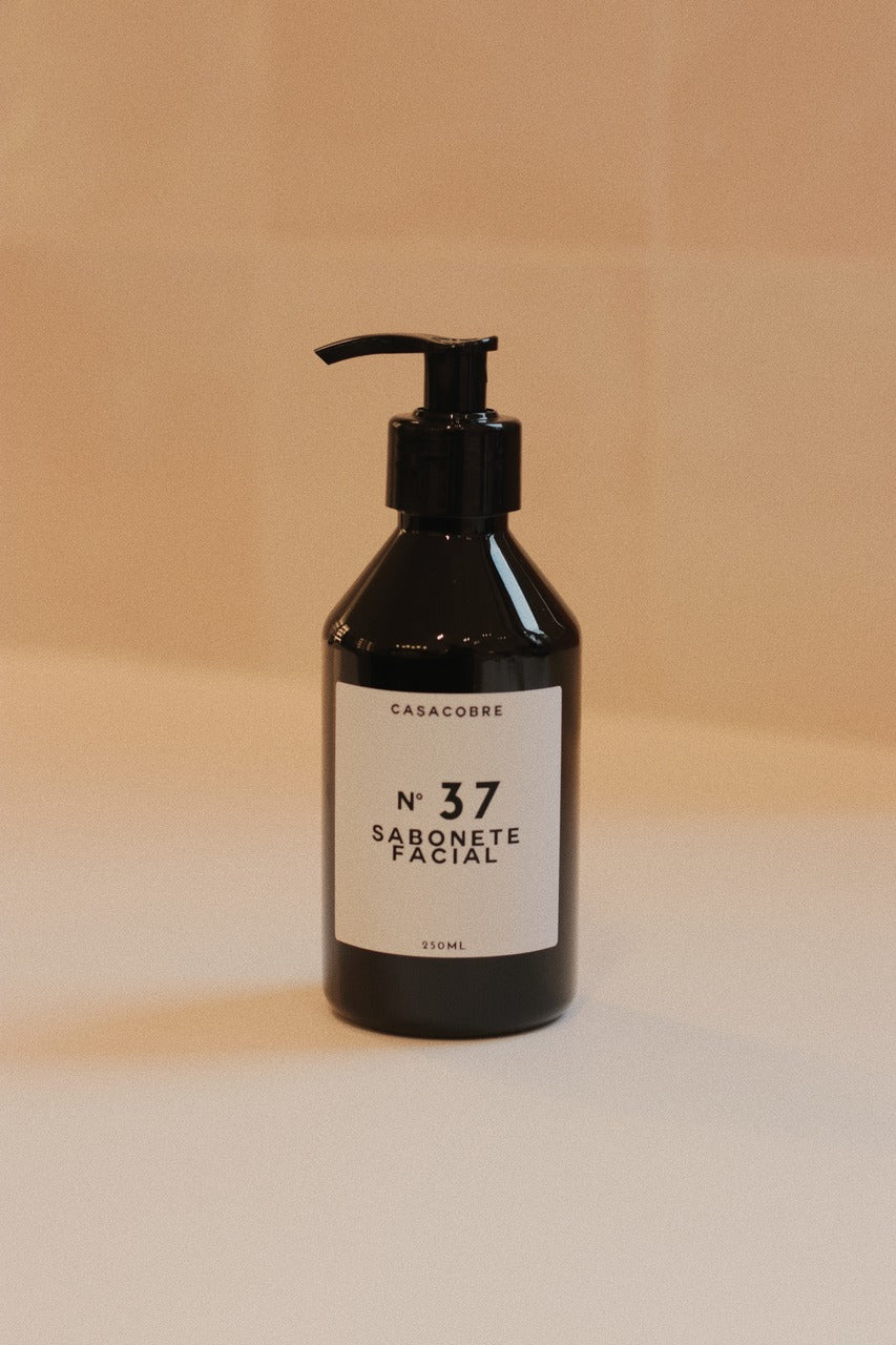 Mini Frasco Black Sabonete Facial - 240ml