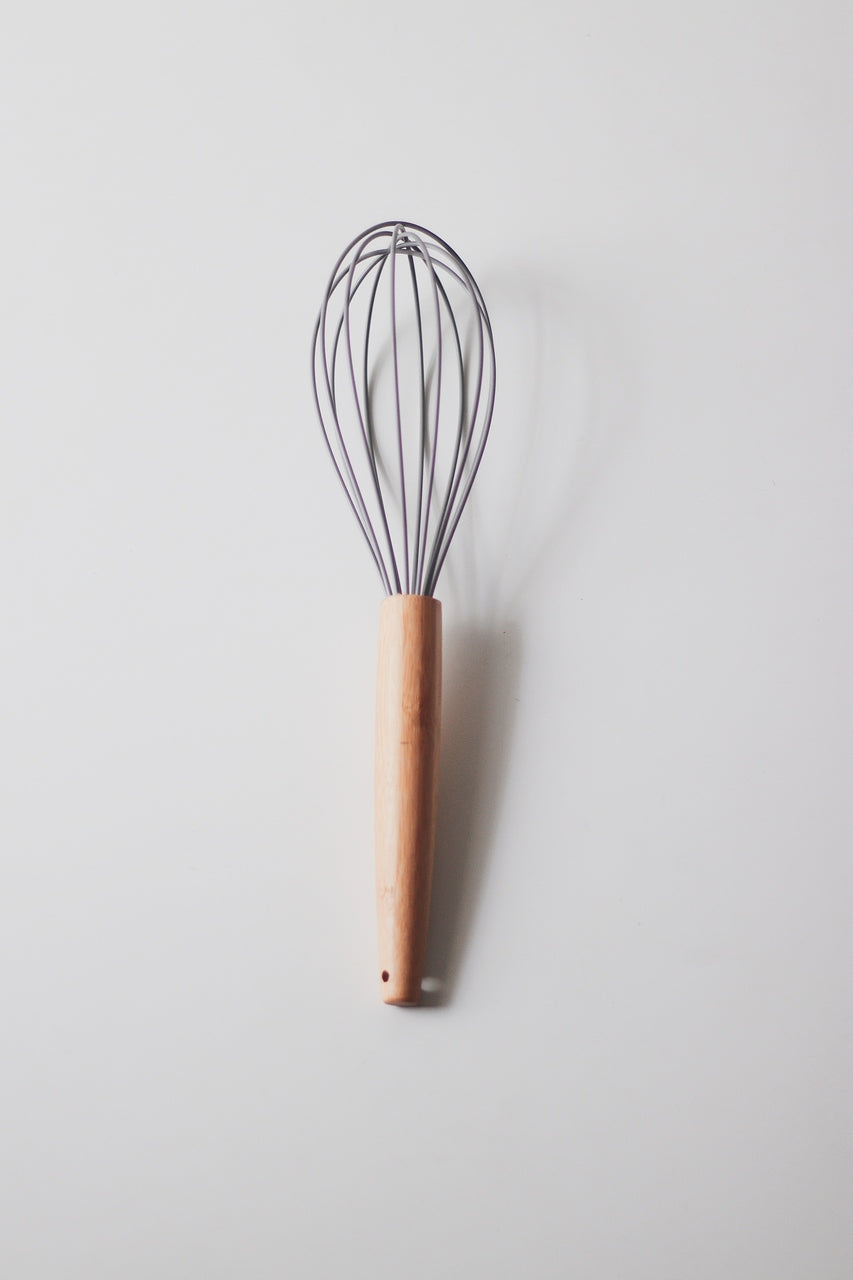 Batedor de Silicone com Cabo de Bambu