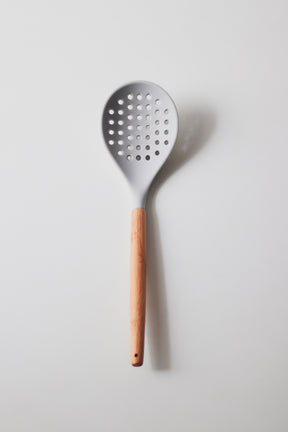 Escumadeira de Silicone com Cabo de Bambu