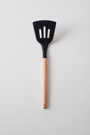 Espátula Vazada de Silicone com Cabo de Bambu