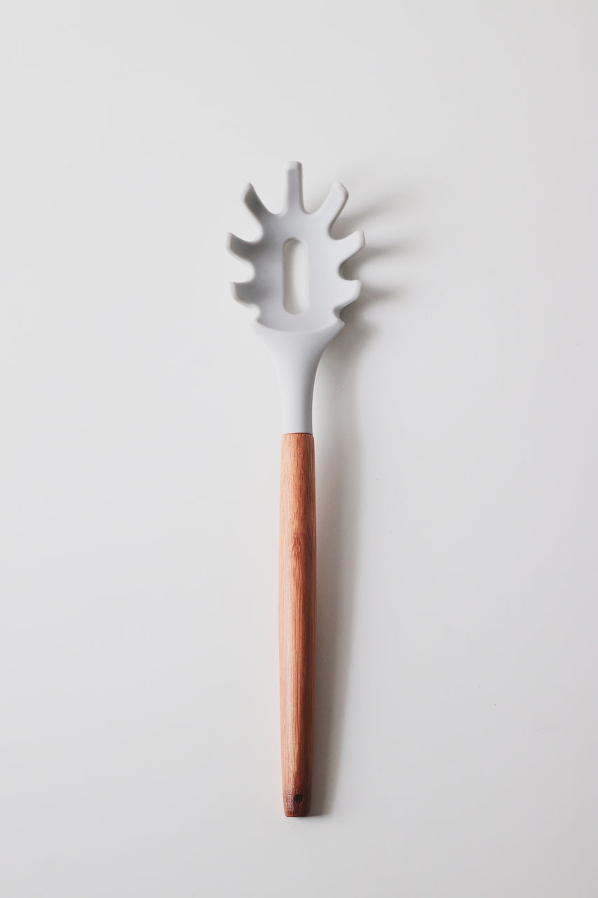 Pegador de Massa de Silicone com Cabo de Bambu